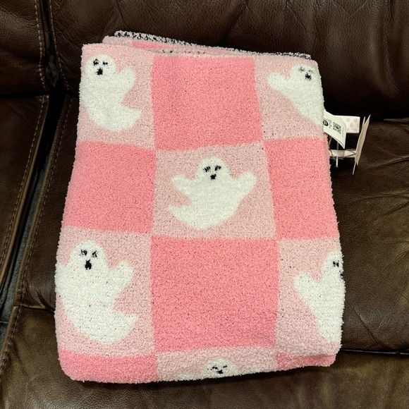 Cupcakes and Cashmere Pink Checkered Ghost Blanket - Viral Halloween Throw - Picture 5 of 8